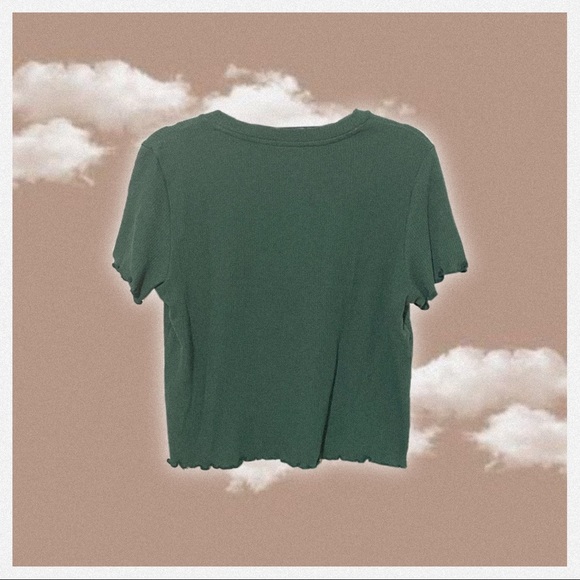 ♥︎American Eagle Ribbed Lettuce Edge Henley Tee♥︎ - Picture 3 of 6